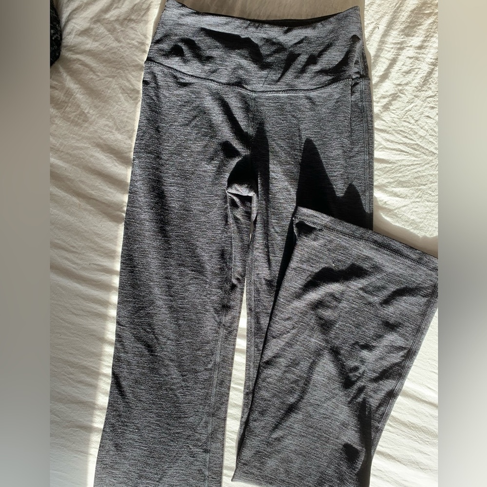 VICTORIA SECRET- PINK FLARE LEGGINGS